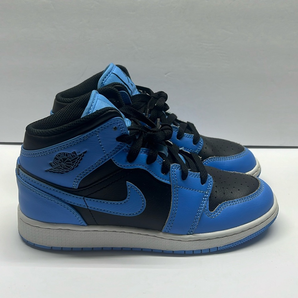 Jordan Air Jordan 1 Mid Boy’s Grade School Size 4Y Blue Black White